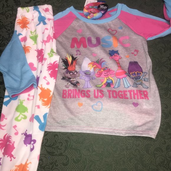 NWT trolls rainbow pajamas 6 6x birthdays holidays - Picture 7 of 7